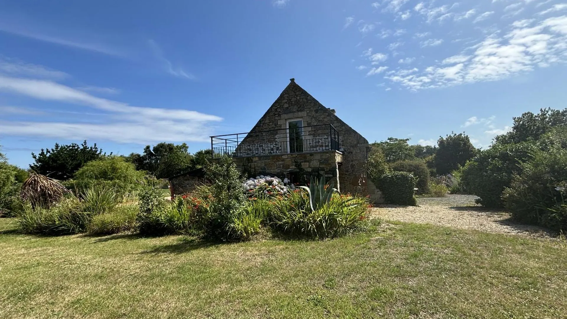 Douarenn Braz, Douarenn Braz A Haven Of Peace Villa Plougrescant