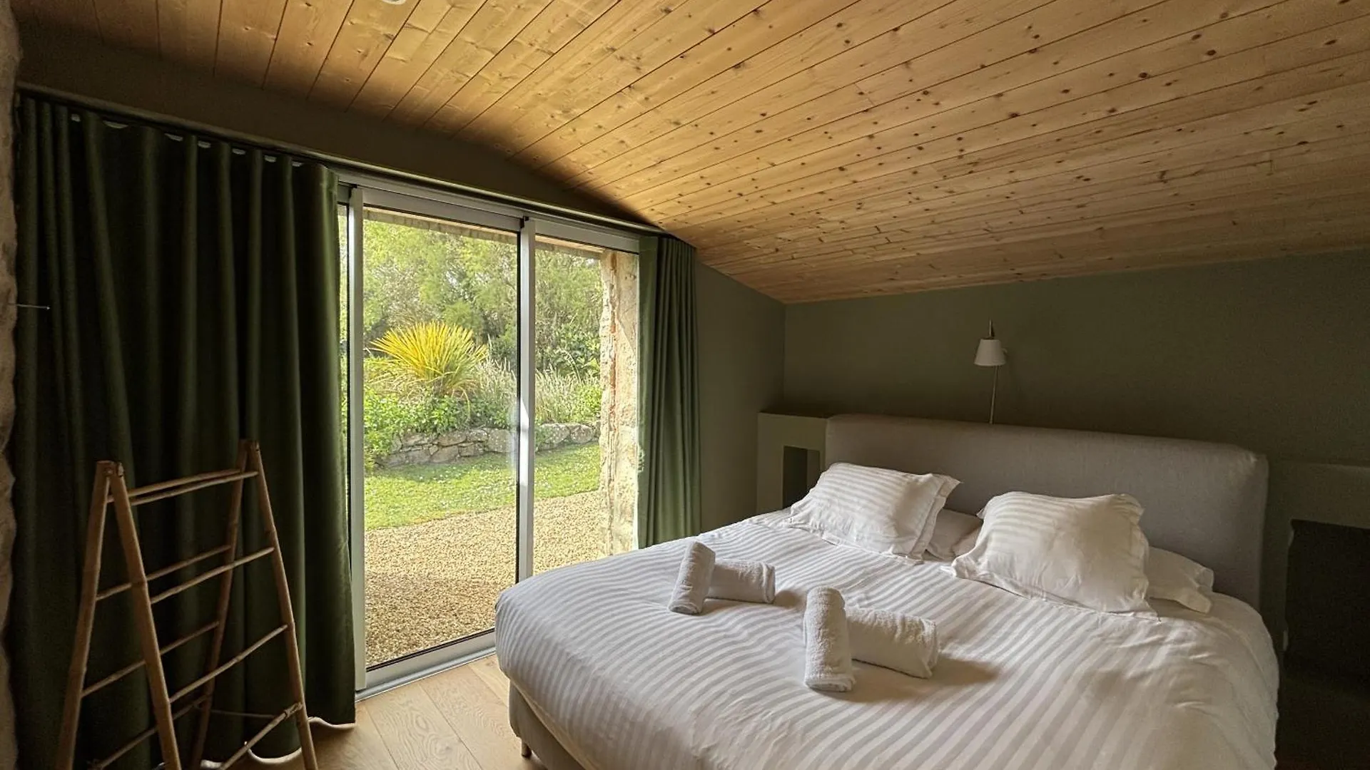 Douarenn Braz, Douarenn Braz A Haven Of Peace Villa Plougrescant